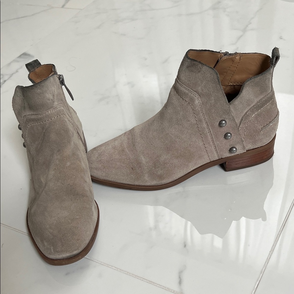 📫BUY 2 for $20 📫 Franco Sarto Taupe Suede Ankle Booties - Picture 2 of 5